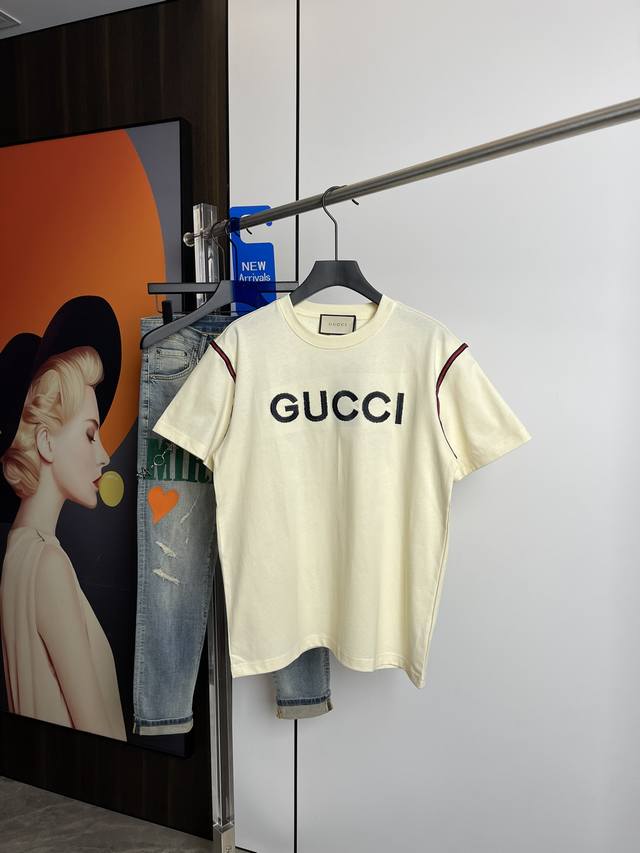 Gucci 2024新品短袖t恤 刺绣字母图案logo 三标齐 帅气时尚 简约百搭款 纯棉面料.穿着舒适 黑.米白两色 码数 Xs-L S码可穿到150斤 L码